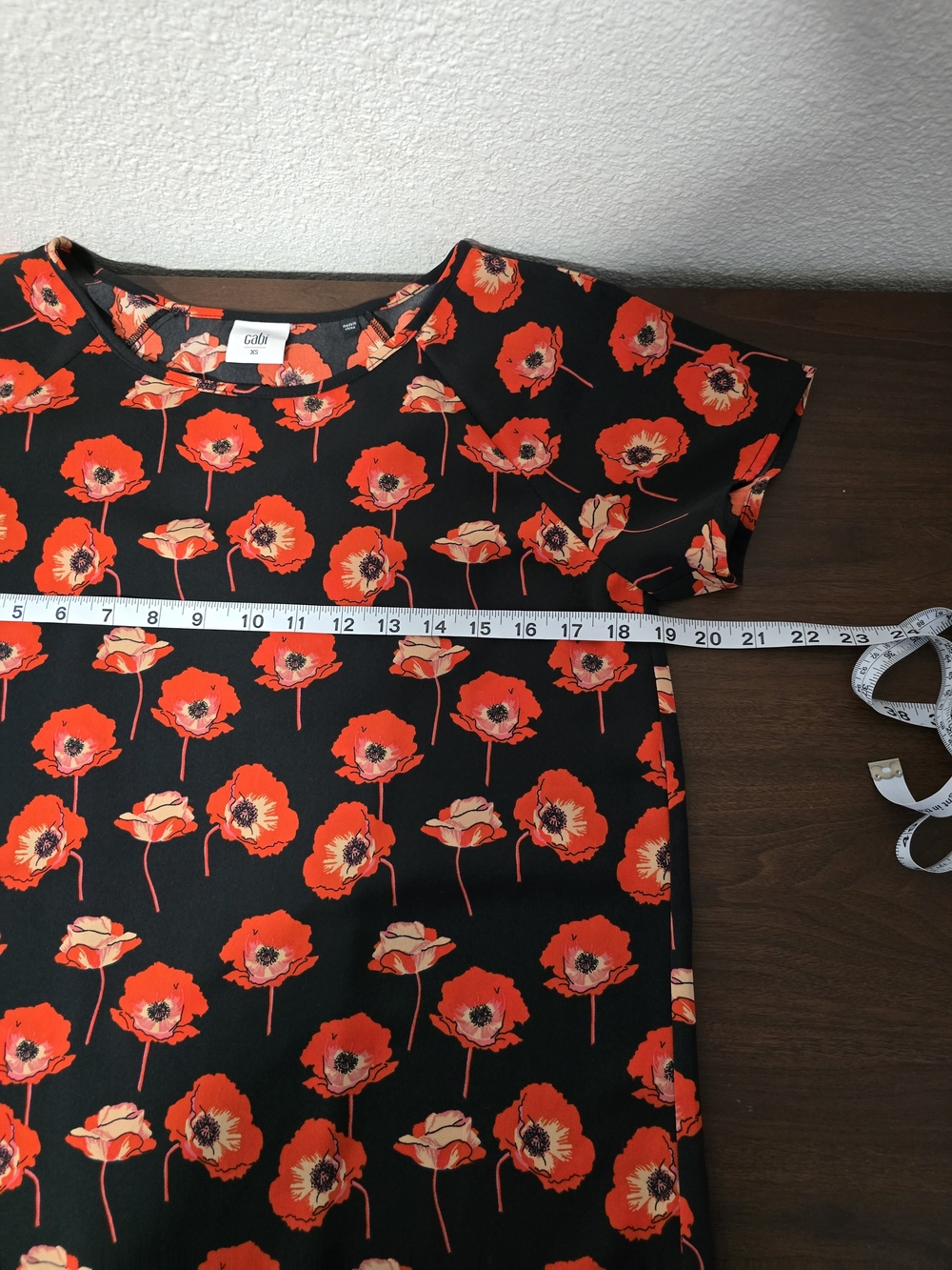 CAbi Black Short-Sleeve Tee with Orange Floral Print Size XS - Picture 9 of 9